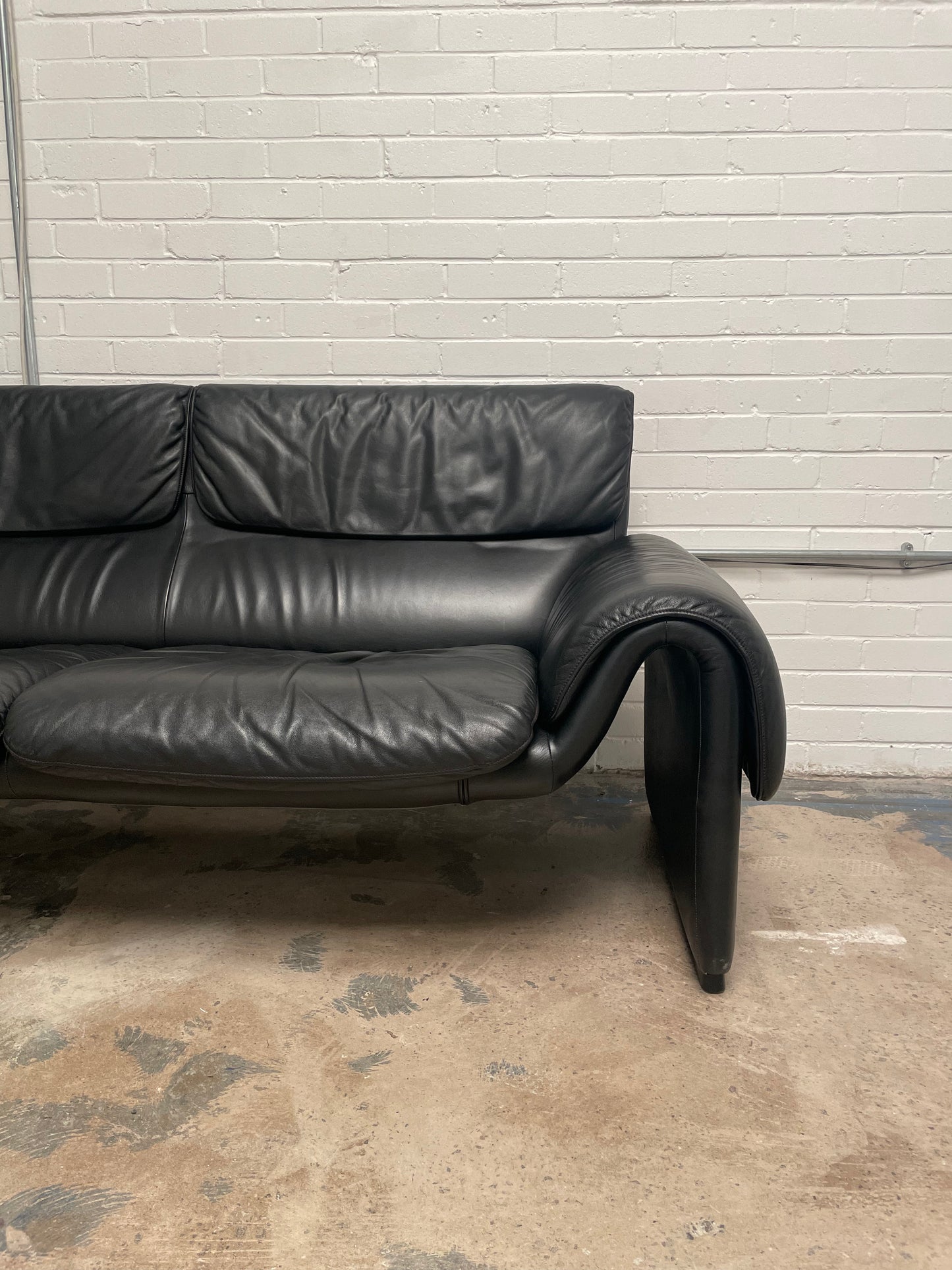 DE SEDE DS-2011 Black Leather Sofa