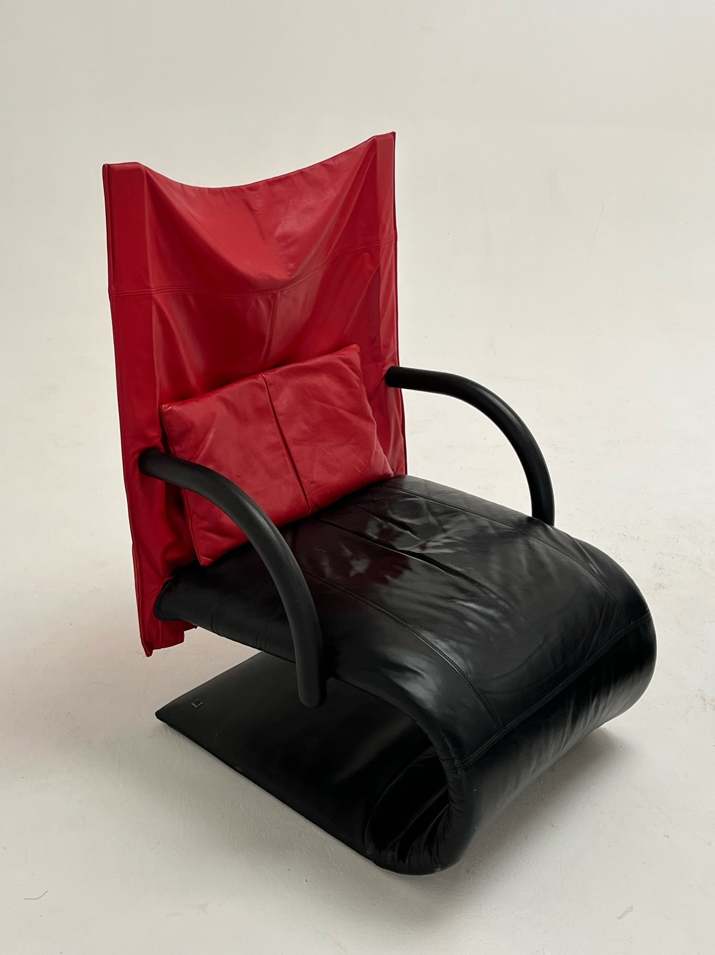 LIGNE ROSET Zen Chair in black/red (2 available)