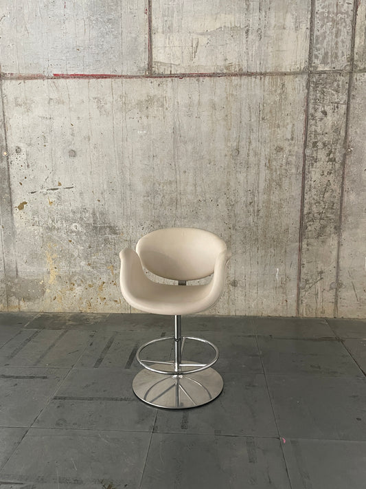 Pierre Paulin for Artifort “Tulip” chair in cream faux leather, 1960's