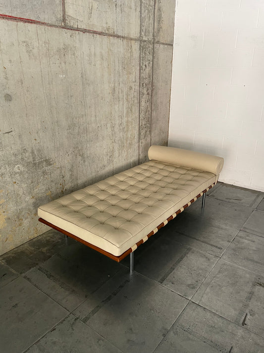 Barcelona Style Daybed in cream leather - RENTAL