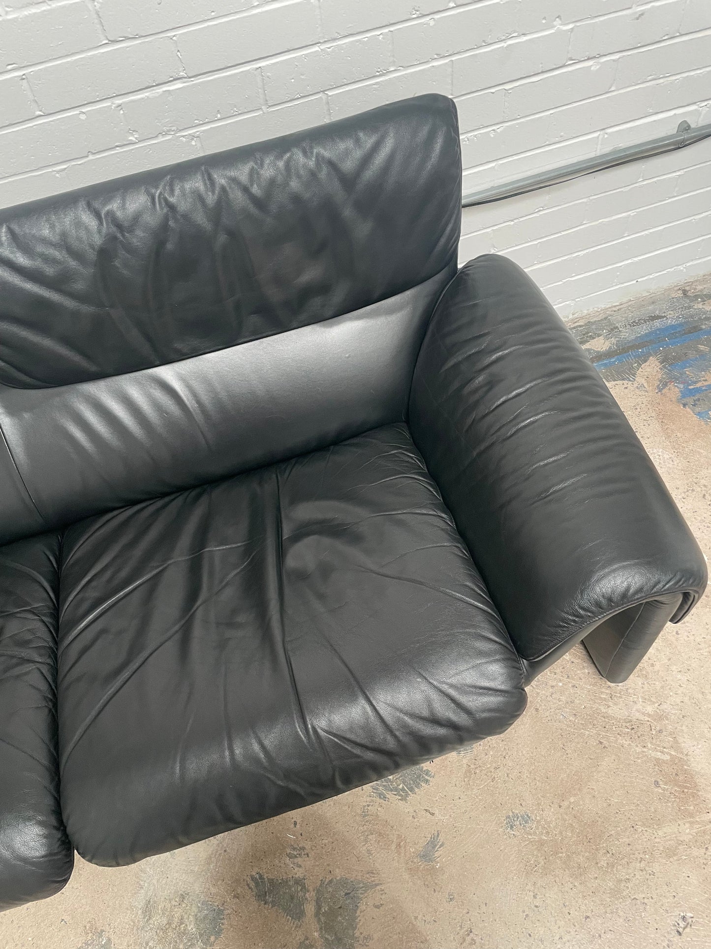 DE SEDE DS-2011 Black Leather 2 Seater Sofa - RENTAL