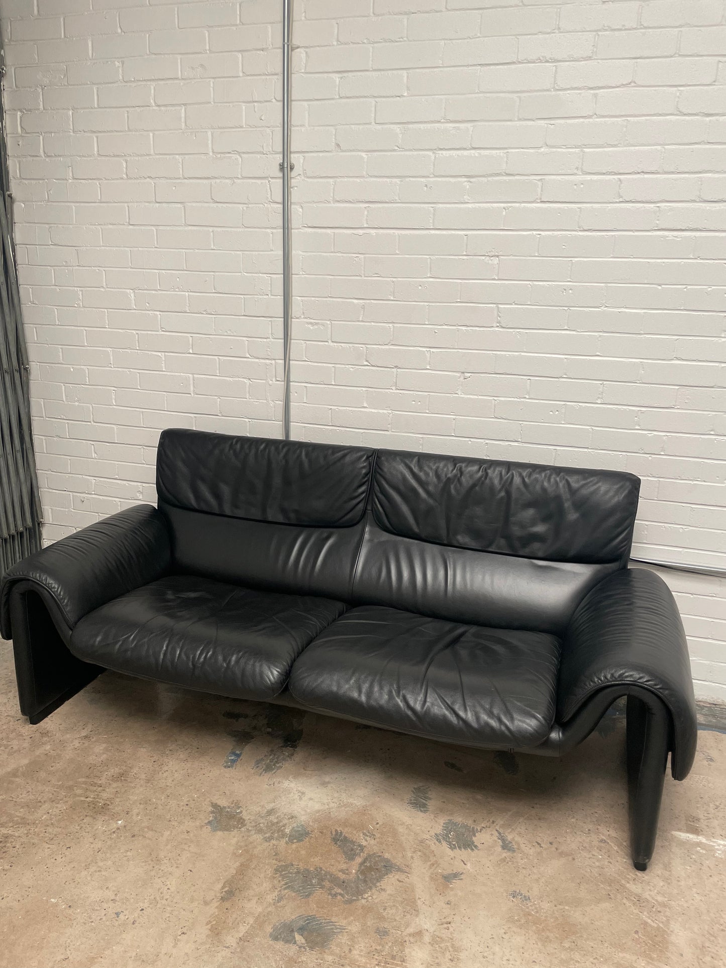 DE SEDE DS-2011 Black Leather Sofa